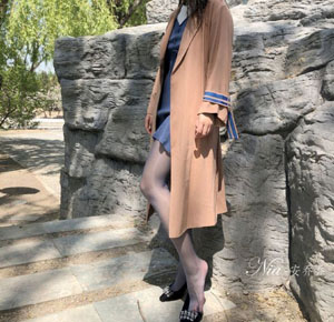 蒙上眼睛的女大学生_BD高清在线观看