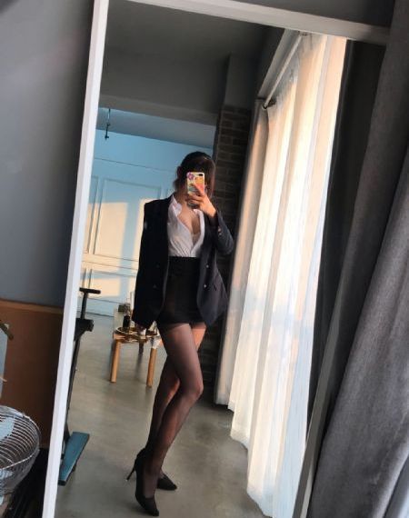 年轻的母亲2韩国在线观看_十万网红美女美酱